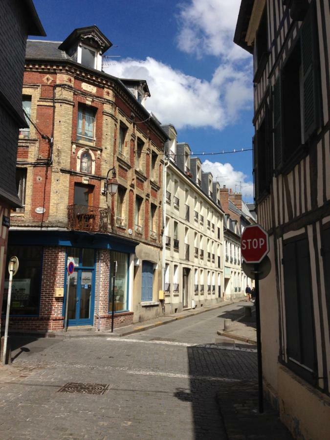 Un petit nid a Honfleur Apartment Exterior foto